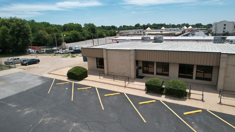1214 N Highway 81, Duncan, OK for lease - Building Photo - Image 2 of 29
