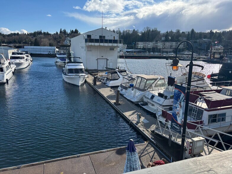 5350 30th Ave NW, Seattle, WA à vendre - Photo du bâtiment - Image 2 de 3