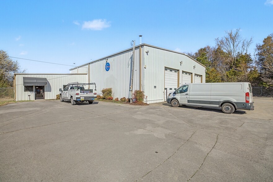 225 Fiberglass Dr, Mount Juliet, TN for sale - Building Photo - Image 2 of 28