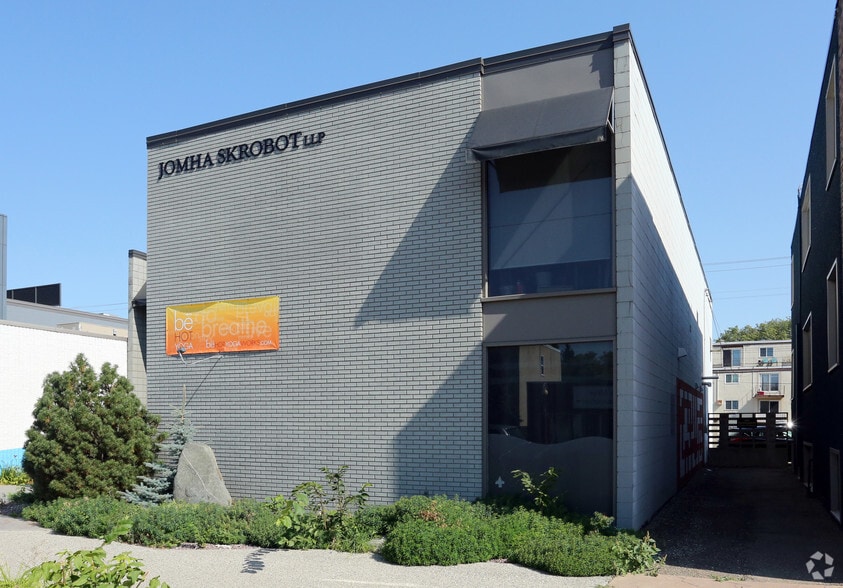 10619-10621 124th St, Edmonton, AB à louer - Photo du bâtiment - Image 2 de 7