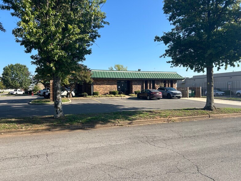 2611 Artie St SW, Huntsville, AL à vendre - Photo du bâtiment - Image 2 de 14