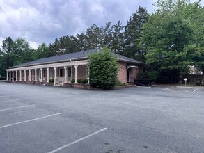 861 Willow Dr, Chapel Hill, NC for lease Interior Photo- Image 1 of 9