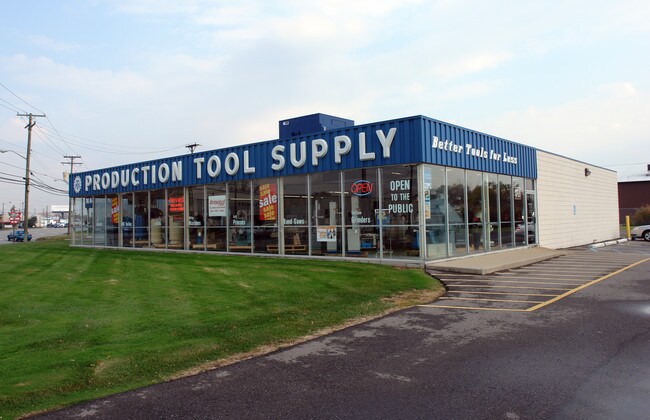 Plus de détails pour 29710 Groesbeck Hwy, Roseville, MI - Industriel à louer