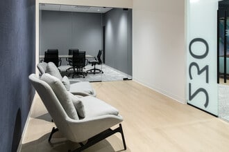 6350 Walker Ln, Alexandria, VA à louer Photo intérieure- Image 2 de 12