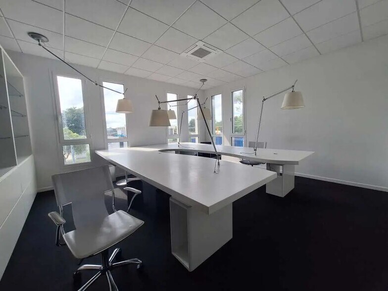 Office in Mérignac for lease - Interior Photo - Image 2 of 9