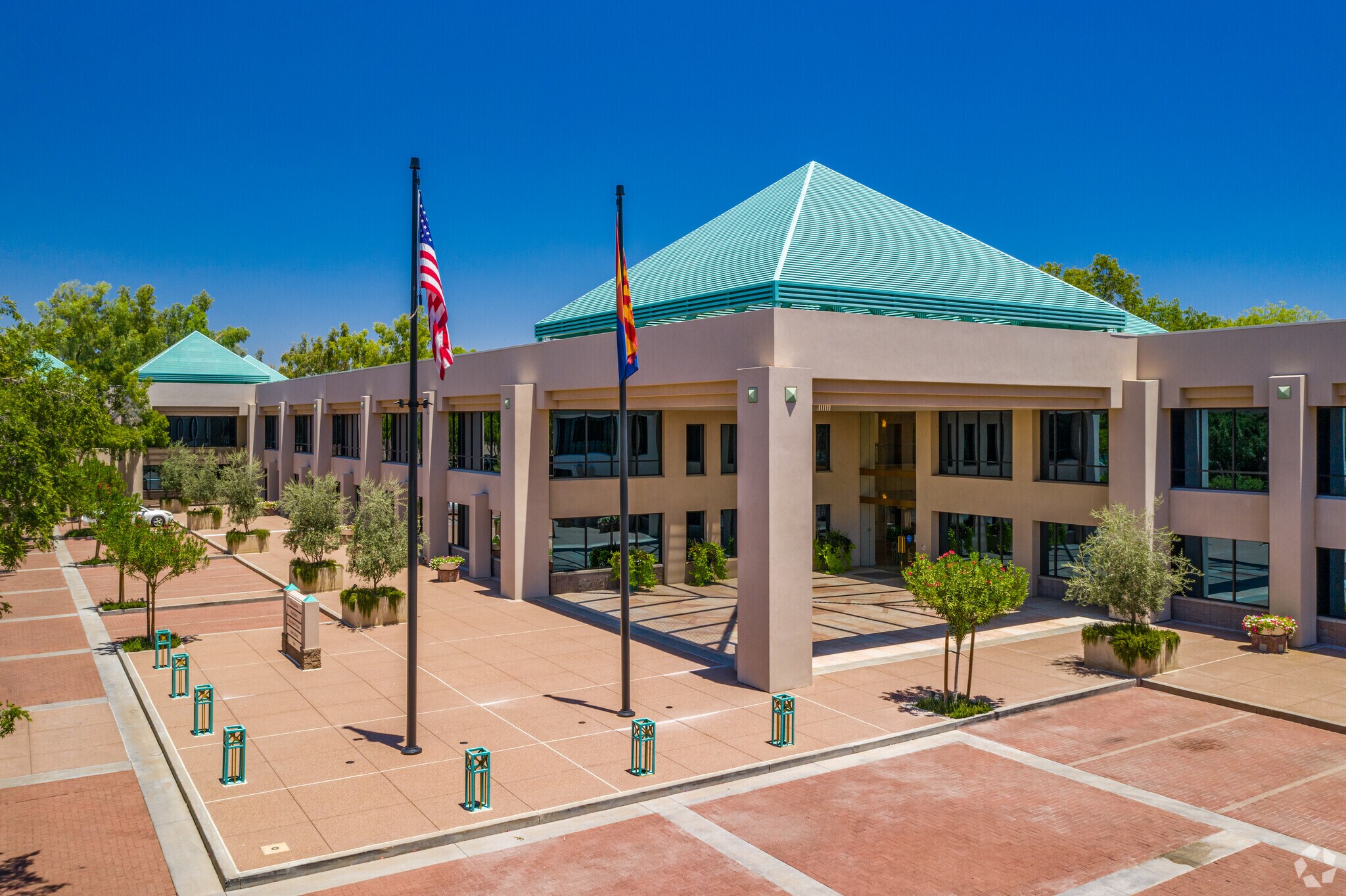 8777 N Gainey Center Dr, Scottsdale, AZ à louer Photo du bâtiment- Image 1 de 13