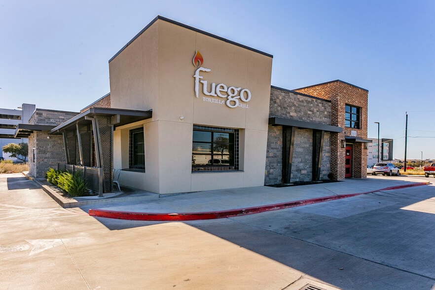 Fuego Tortilla Grill - STNL portfolio of 2 properties for sale on LoopNet.ca - Building Photo - Image 1 of 12