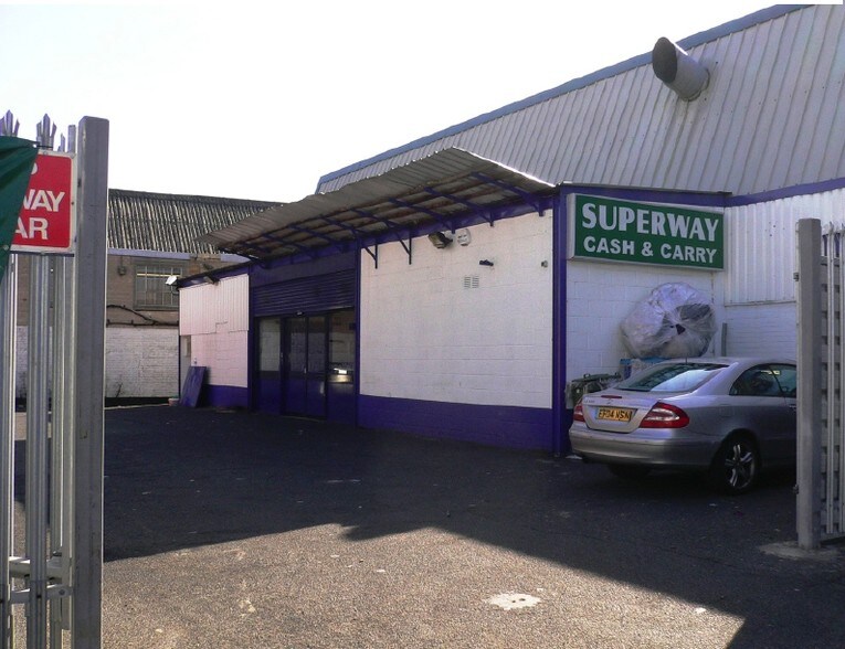 22 Bull Ln, Londres à louer - Photo du bâtiment - Image 3 de 4