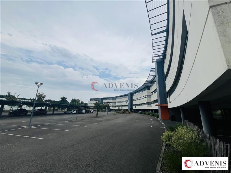 Office in Mérignac for lease Building Photo- Image 1 of 11