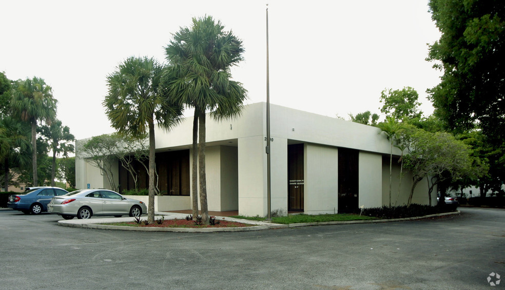 2900 N University Dr, Sunrise, FL à louer - Photo du bâtiment - Image 1 de 2