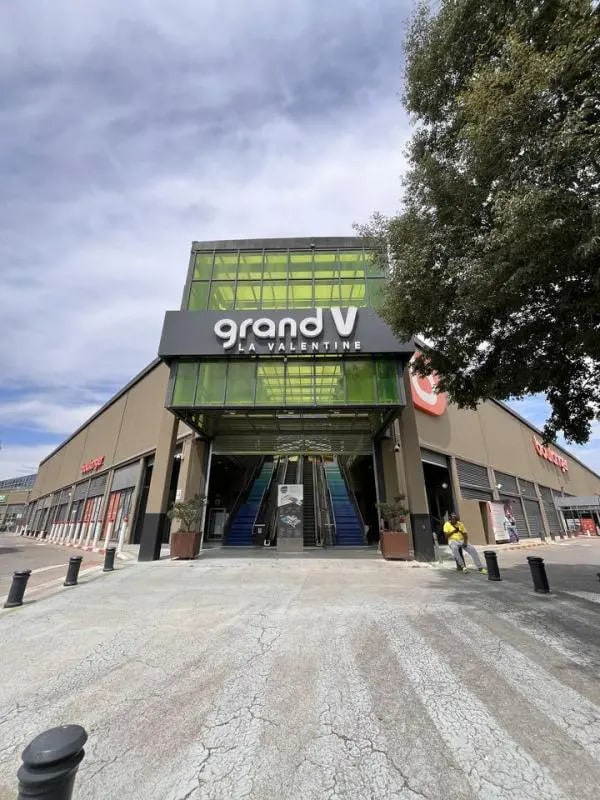 Retail in Marseille for lease Primary Photo- Image 1 of 4