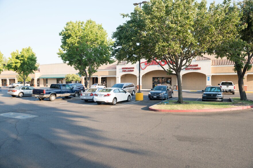 3440 Mchenry Ave, Modesto, CA à louer - Photo du bâtiment - Image 3 de 10