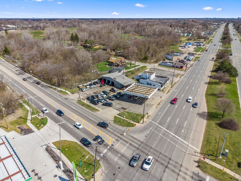 2617 Middlebelt Rd, Inkster, MI à louer - Photo du bâtiment - Image 3 de 27