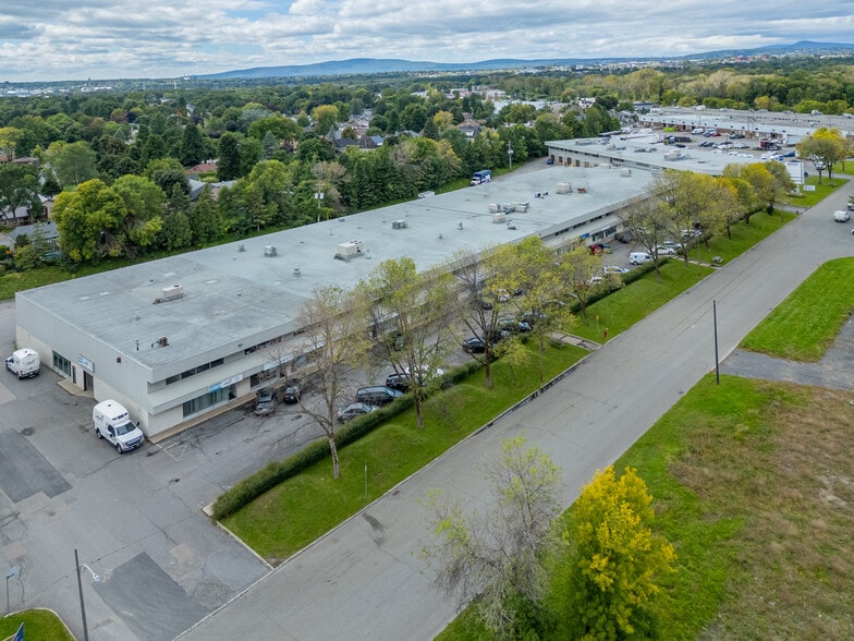 925 Av Newton, Québec, QC for lease - Building Photo - Image 2 of 10