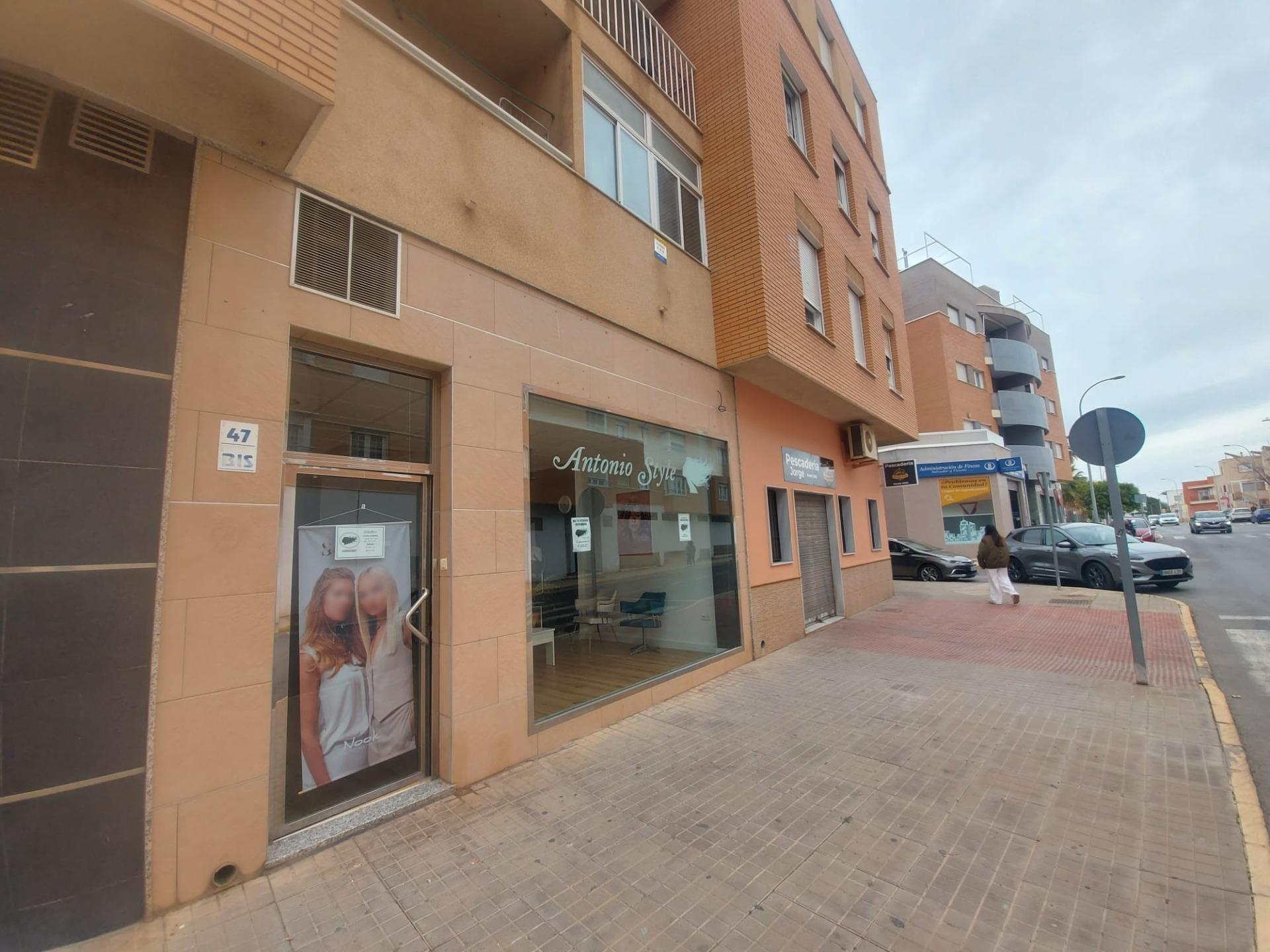 Commerce de détail dans El Ejido, Almería à vendre Photo du bâtiment- Image 1 de 10