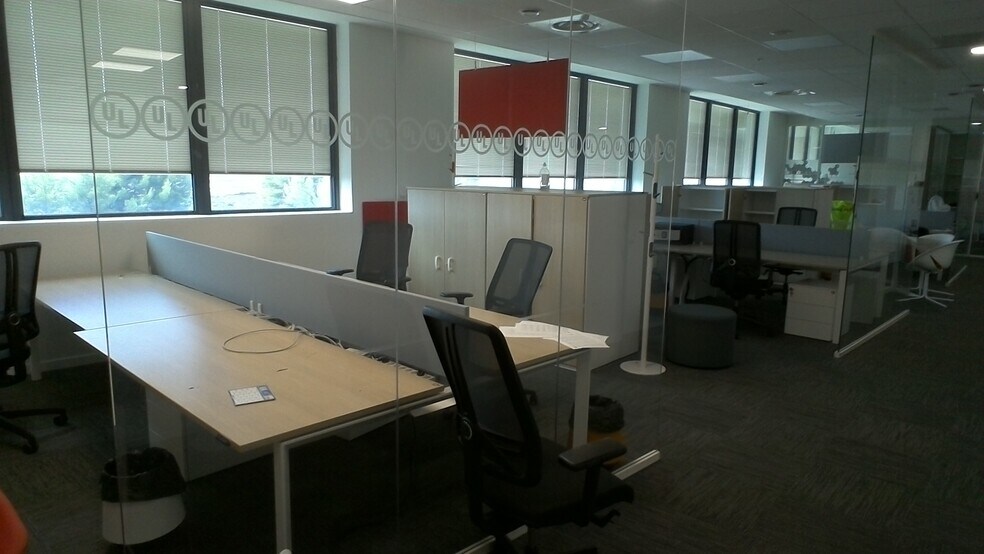 67 Avenue Du Jujubier, La Ciotat for lease - Interior Photo - Image 2 of 5