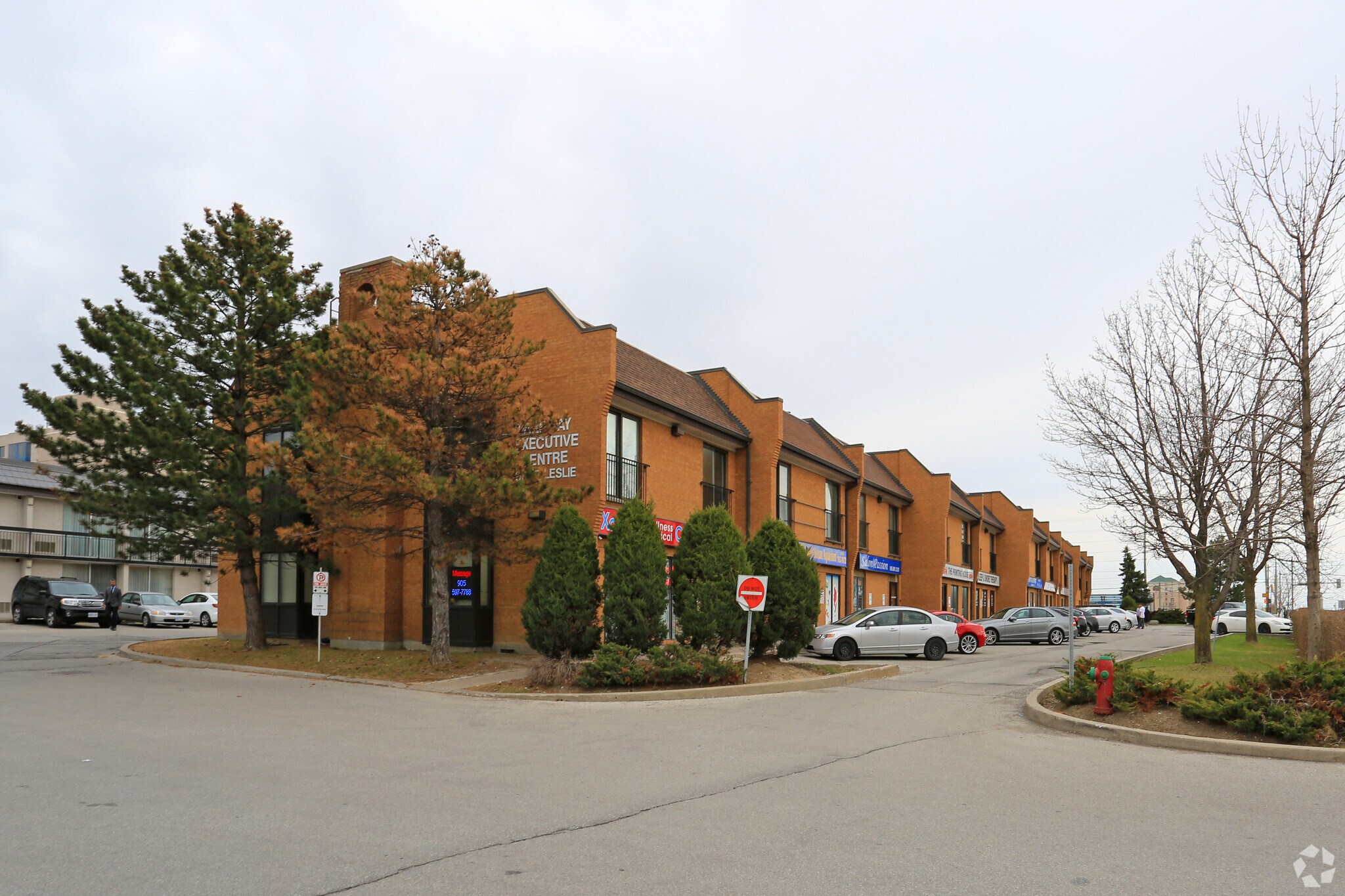 9005 Leslie St, Richmond Hill, ON à vendre Photo principale- Image 1 de 1