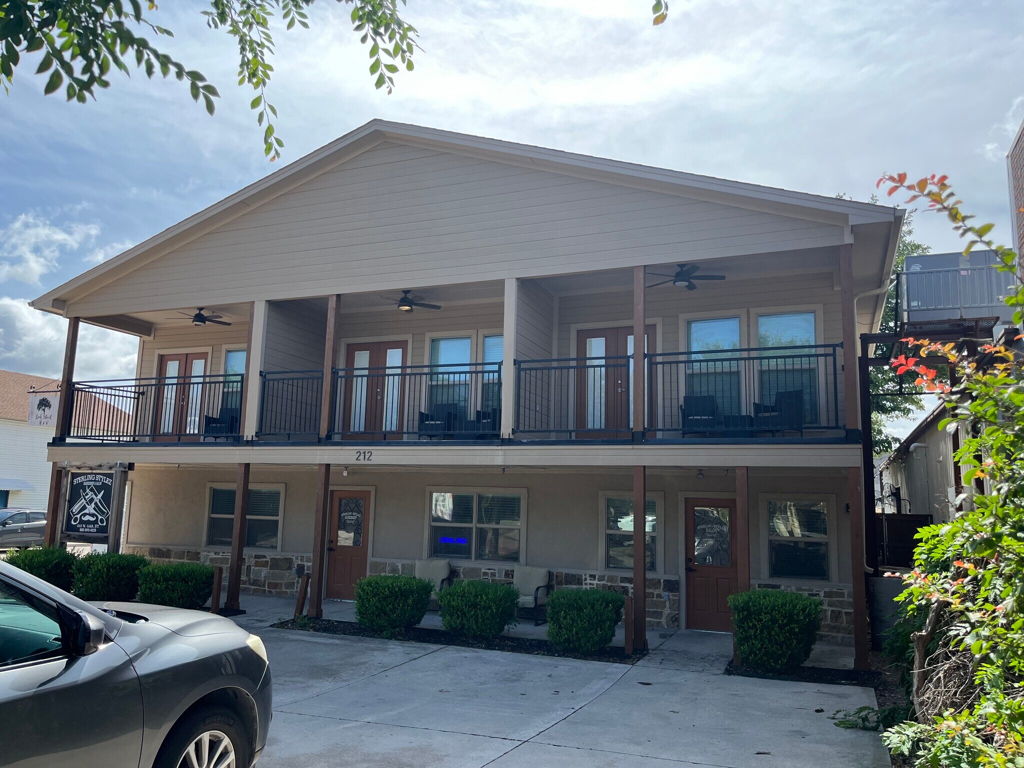 212 N Oak St, Roanoke, TX à louer Photo du bâtiment- Image 1 de 8