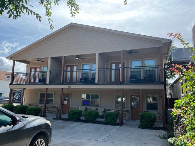 More details for 212 N Oak St, Roanoke, TX - Retail for Sale