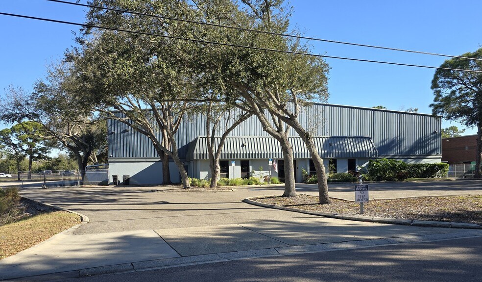 6464 Parkland Dr, Sarasota, FL à louer - Photo du bâtiment - Image 2 de 6