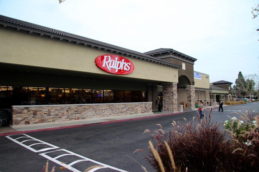 13201-13347 South St, Cerritos, CA à louer - Photo du bâtiment - Image 2 de 6