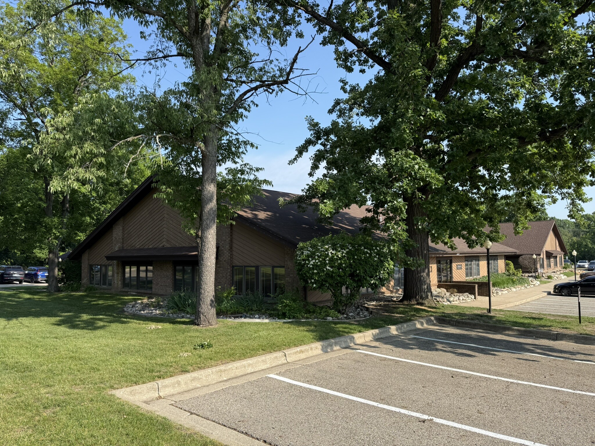 5090-5096 Lovers Ln, Kalamazoo, MI for lease Building Photo- Image 1 of 7