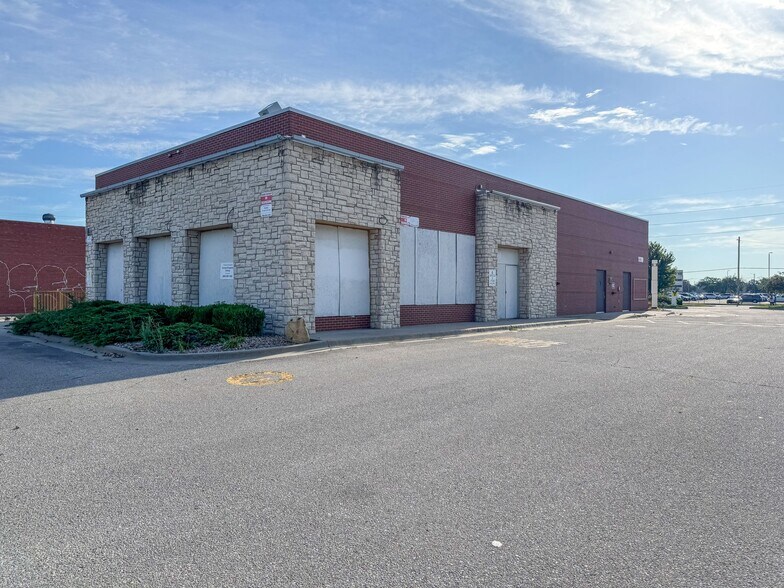 1050 N Broadway St, Wichita, KS à louer - Photo du bâtiment - Image 1 de 1