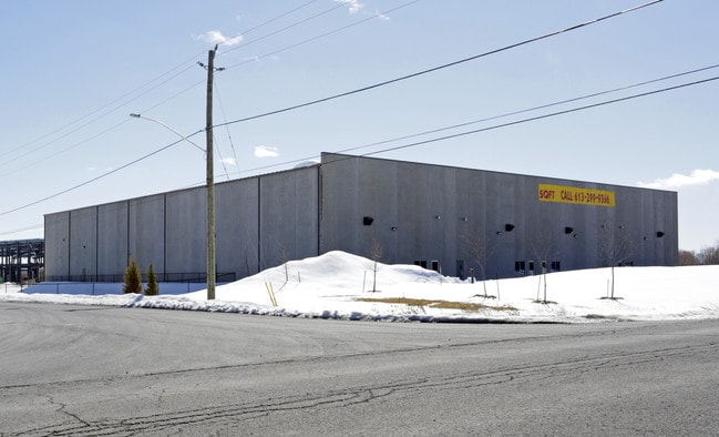 Plus de détails pour 832 Burton Rd, Ottawa, ON - Industriel à louer