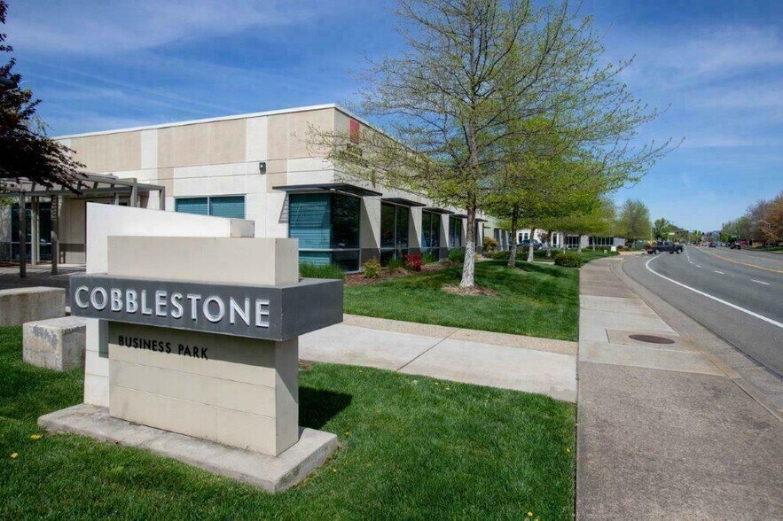 354 Hartnell Ave, Redding, CA à louer - Photo du bâtiment - Image 2 de 15