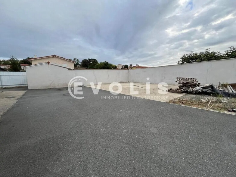 102 Rue Fleury Jay, GRIGNY-SUR-RHÔNE à louer - Photo du bâtiment - Image 3 de 9