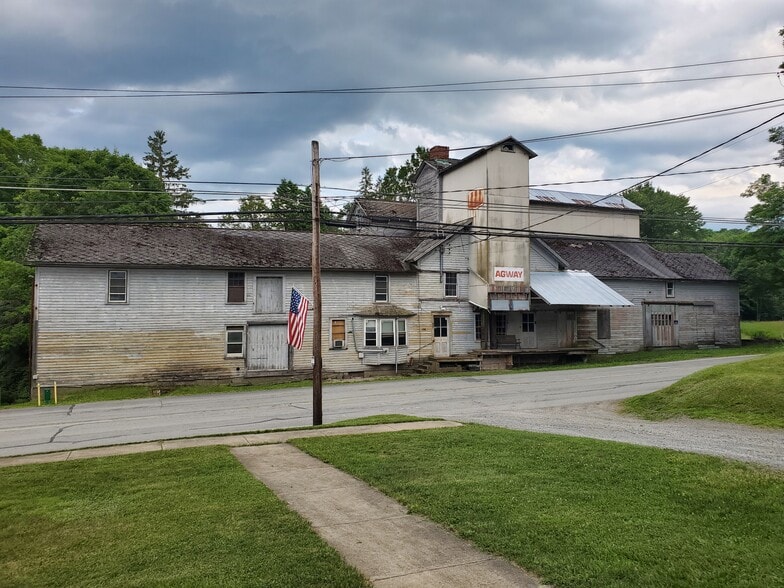 198 Jackson St, Thompson, PA for sale - Building Photo - Image 2 of 24