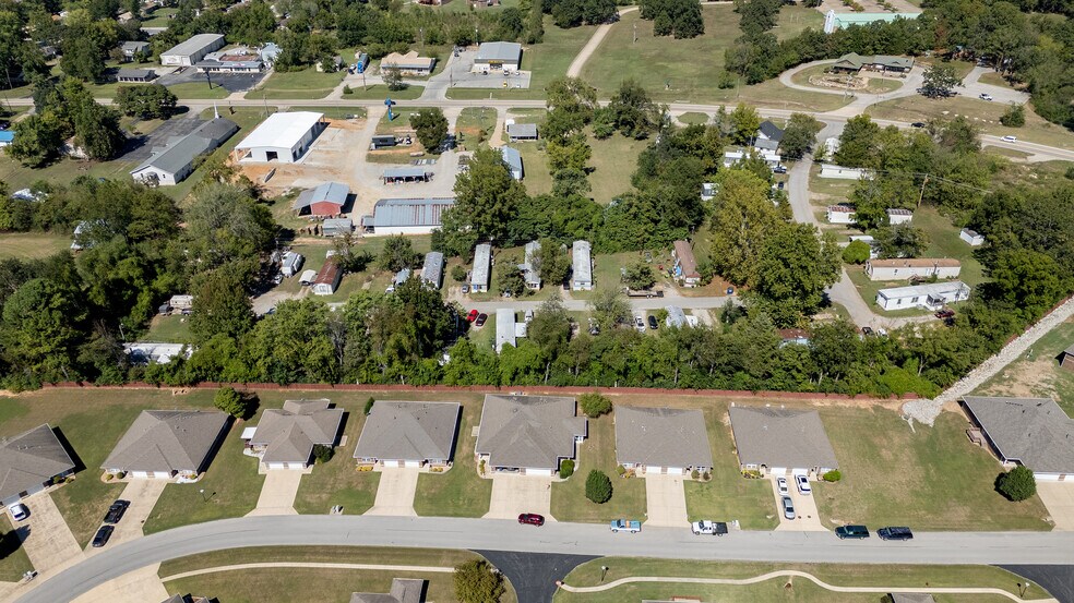 1326 E 9th St, Mountain Home, AR à vendre - Photo du bâtiment - Image 3 de 10