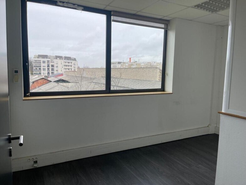 Industrial in Saint-Denis for lease - Interior Photo - Image 3 of 19