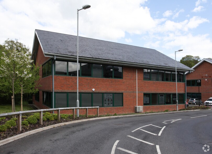 8 Blenheim Rd, Marlborough à vendre - Photo du bâtiment - Image 2 de 3