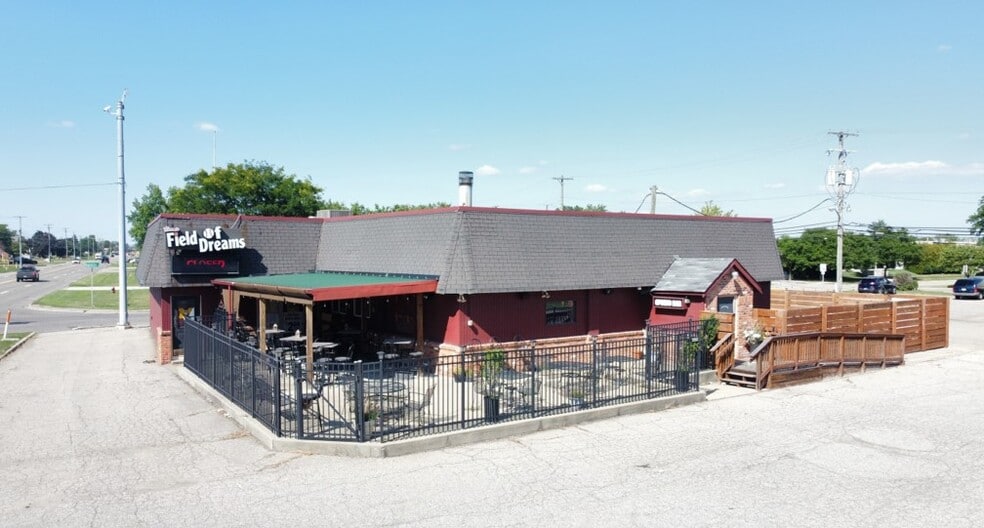 1090 Rochester Rd, Troy, MI for sale - Building Photo - Image 1 of 10
