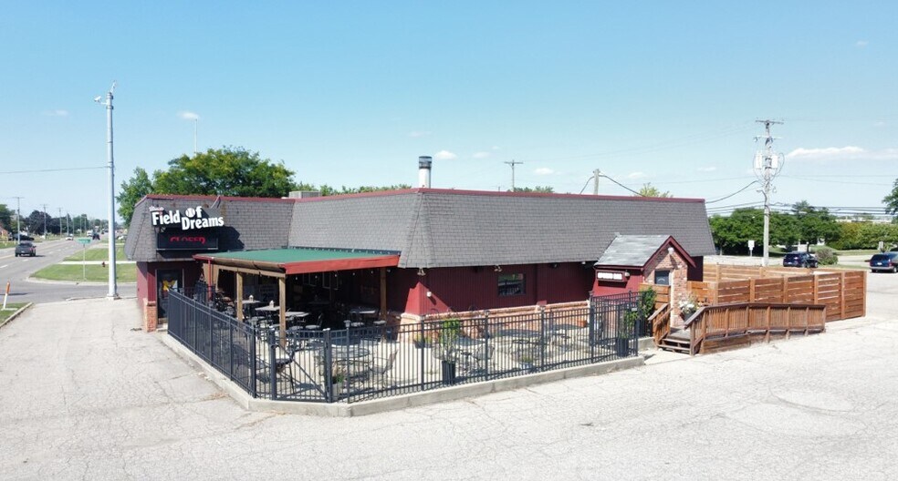 1090 Rochester Rd, Troy, MI à vendre - Photo du bâtiment - Image 1 de 10