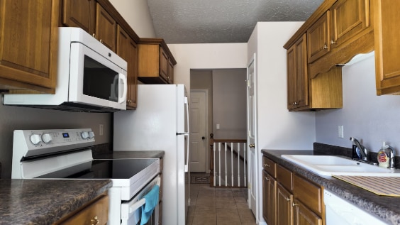 31 Sunset Dr, Camdenton, MO for sale - Interior Photo - Image 2 of 30