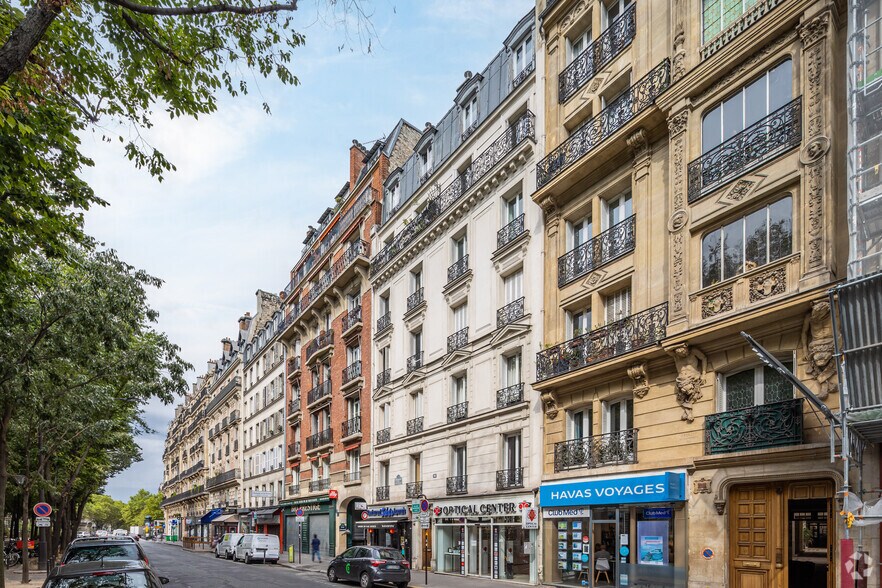 Retail in Paris for lease - Building Photo - Image 3 of 4