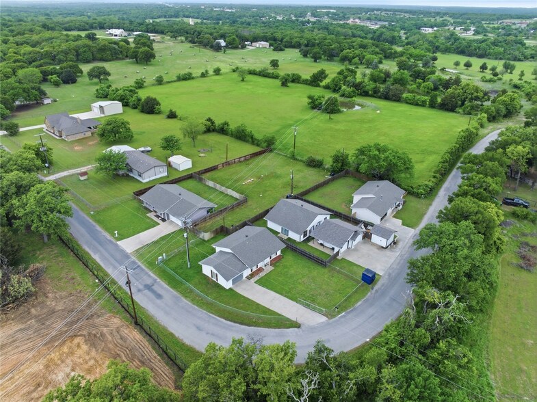 1032 Greg St, Azle, TX à vendre - Photo du bâtiment - Image 3 de 10