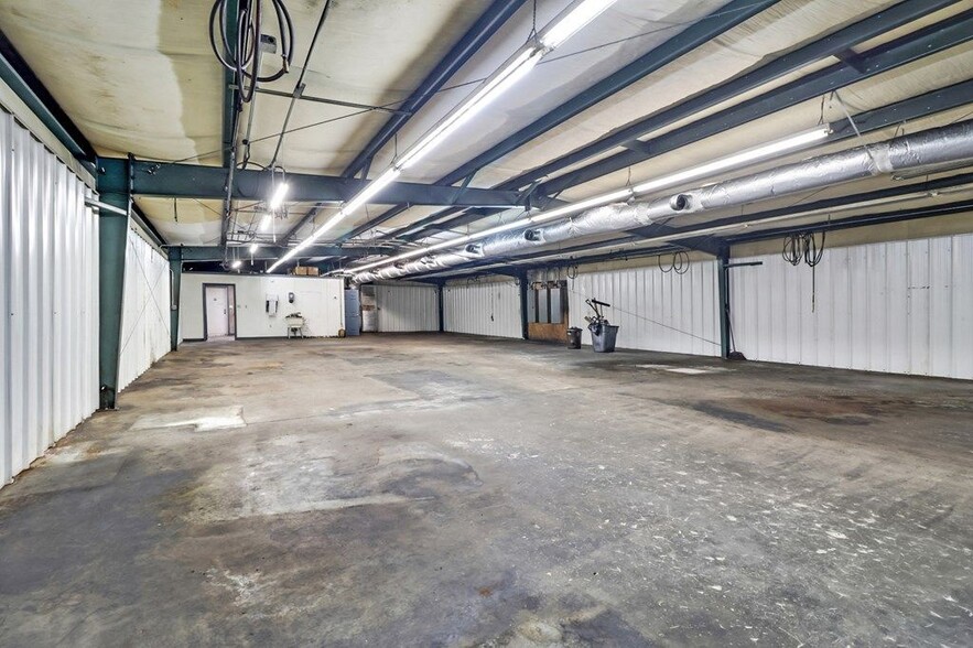 135 Industrial Blvd, Crossville, TN for lease - Building Photo - Image 2 of 5