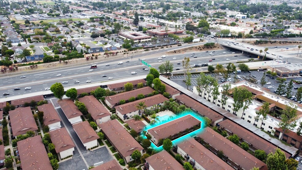 549 N Tustin Ave, Santa Ana, CA à vendre - Photo du bâtiment - Image 3 de 12