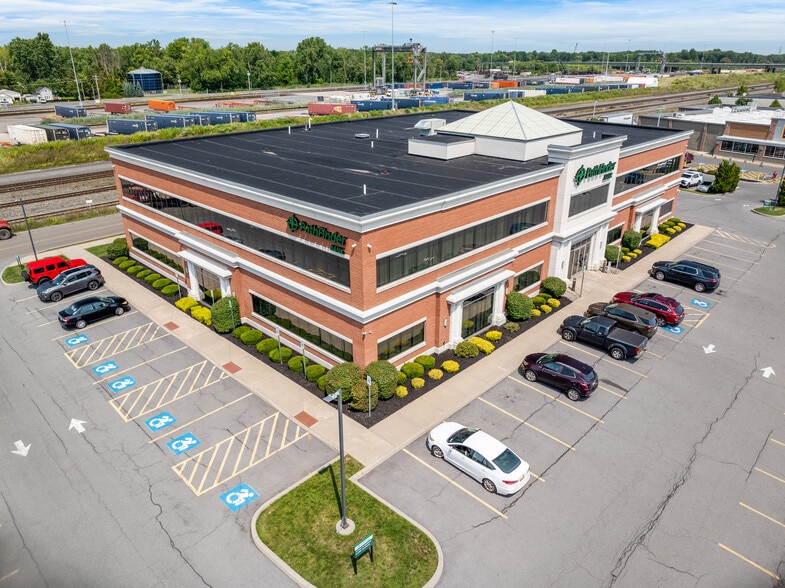 6611 Manlius Center Rd, East Syracuse, NY à louer - Photo du bâtiment - Image 2 de 14