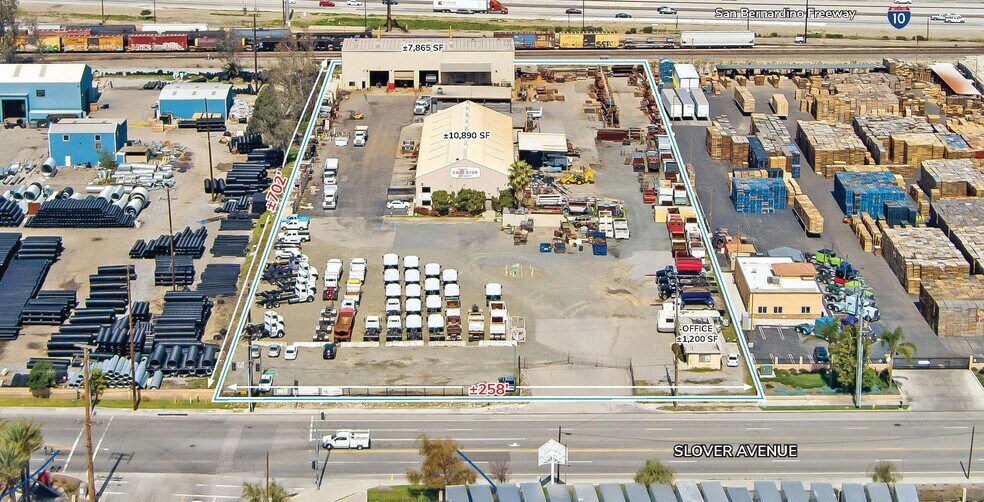 13700-13738 Slover Ave, Fontana, CA à vendre - Photo du bâtiment - Image 3 de 3