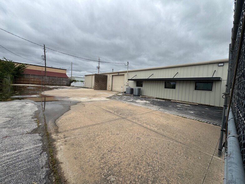 9901 E 46th Pl, Tulsa, OK à vendre - Photo du bâtiment - Image 2 de 18