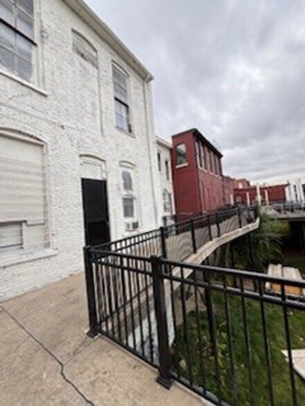 17 N Main St, Three Rivers, MI à vendre - Photo du bâtiment - Image 2 de 12