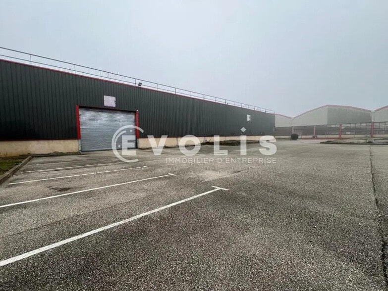 Flex in Vénissieux for lease - Building Photo - Image 3 of 9