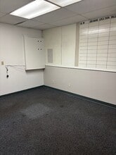 4632 District Blvd, Bakersfield, CA à louer Photo intérieure- Image 1 de 6