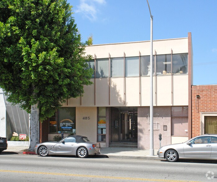 485 S Robertson Blvd, Beverly Hills, CA à louer - Photo du bâtiment - Image 3 de 4