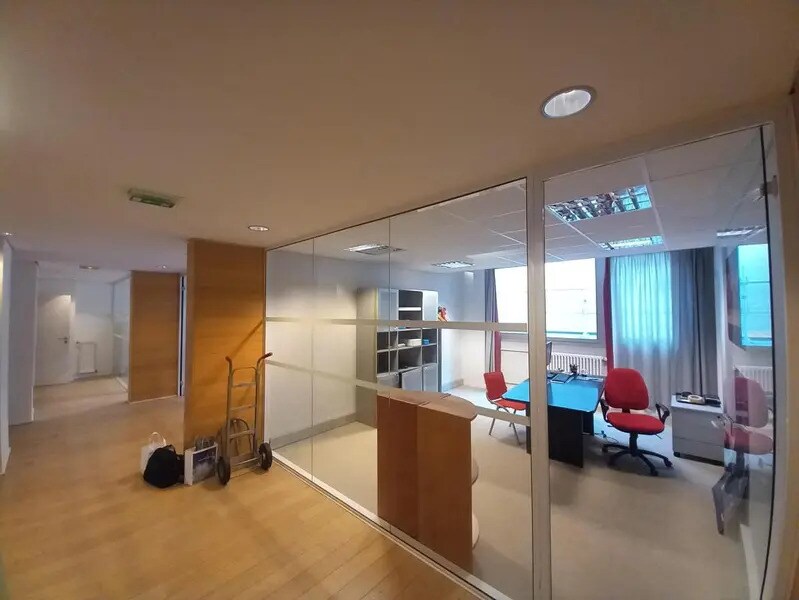 Office in Paris for sale Interior Photo- Image 1 of 19