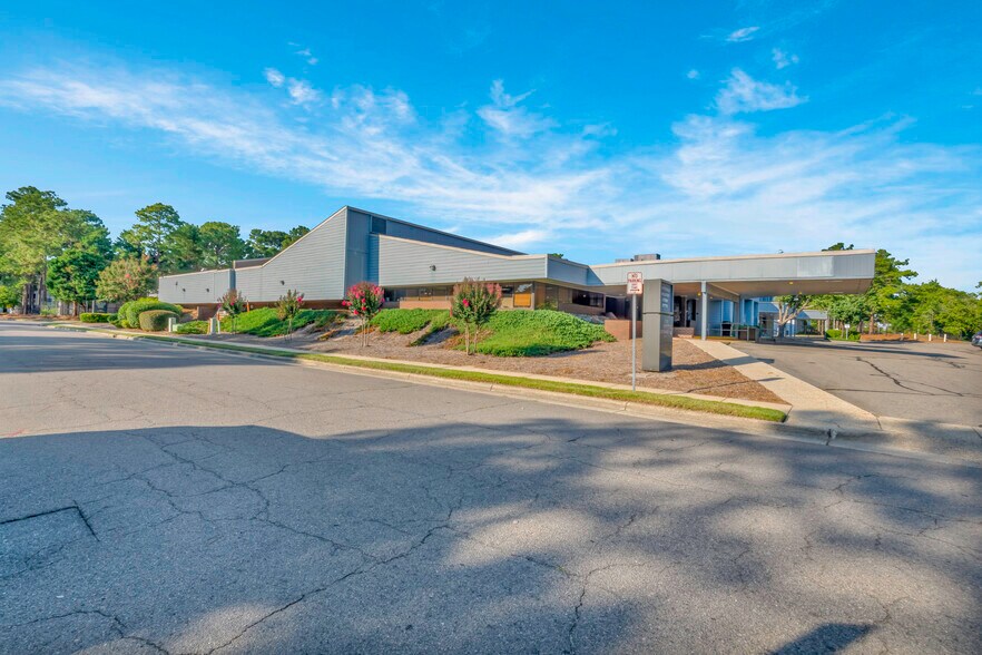 1767 & 1781 Metromedical Dr, Fayetteville, NC à vendre - Photo du bâtiment - Image 2 de 30